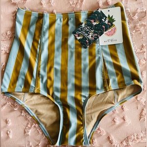 KORTNI JEANE EXTENDED HIGH WAISTED BOTTOMS. SIZE XS. BRAND NEW WITH TAGS.